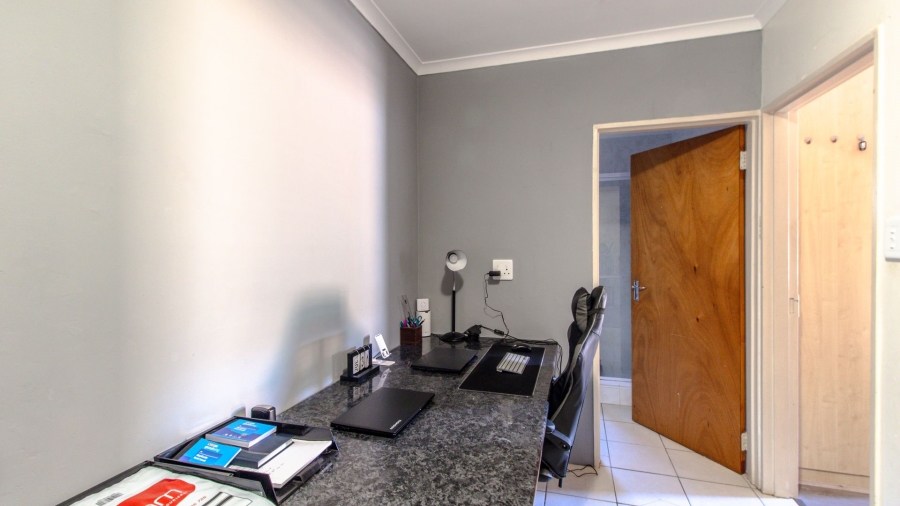 4 Bedroom Property for Sale in Middedorp Western Cape